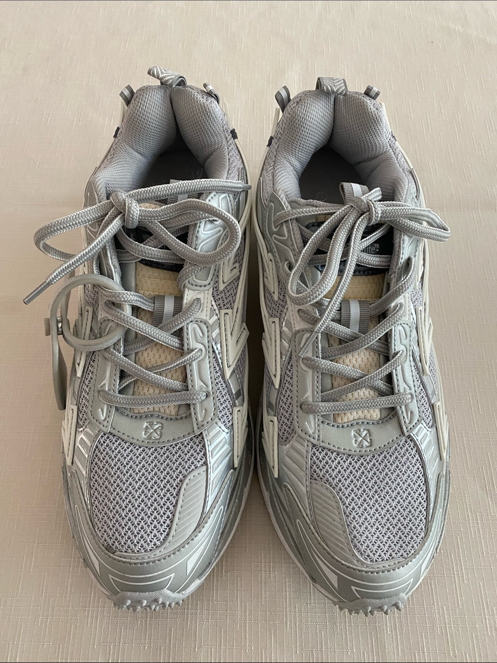 Off-White Walking  Be Right Back Sneaker